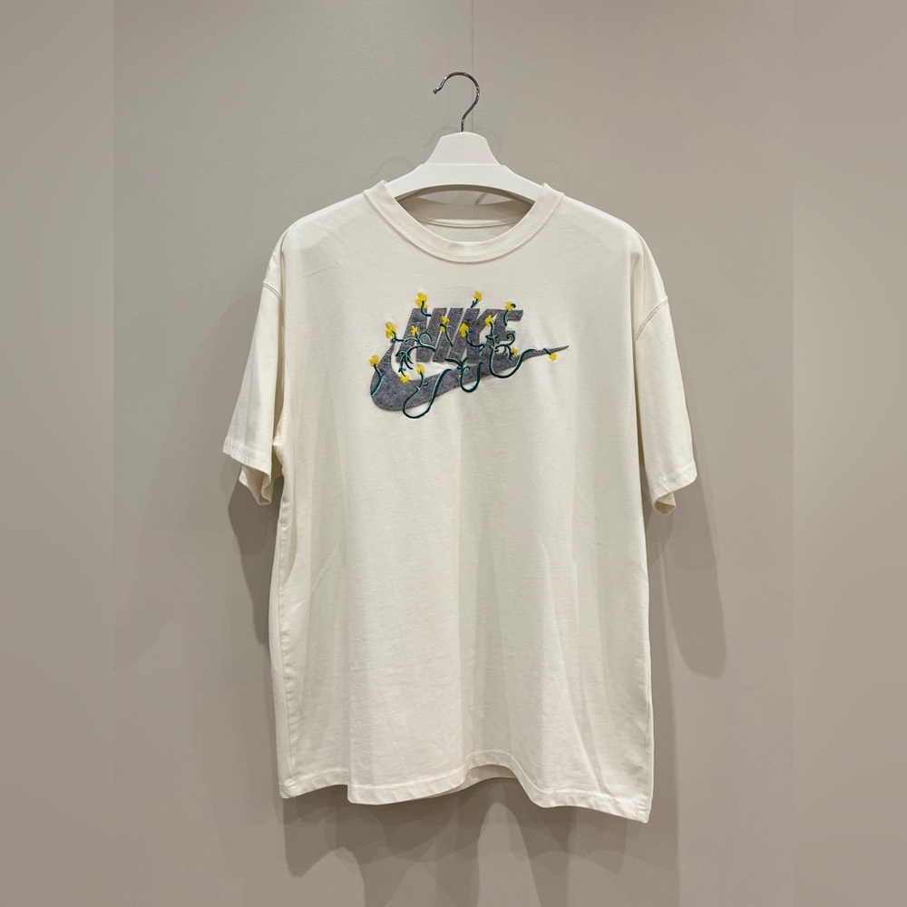 Nike Heavyweight Embroidered Tee - Mens Size Large